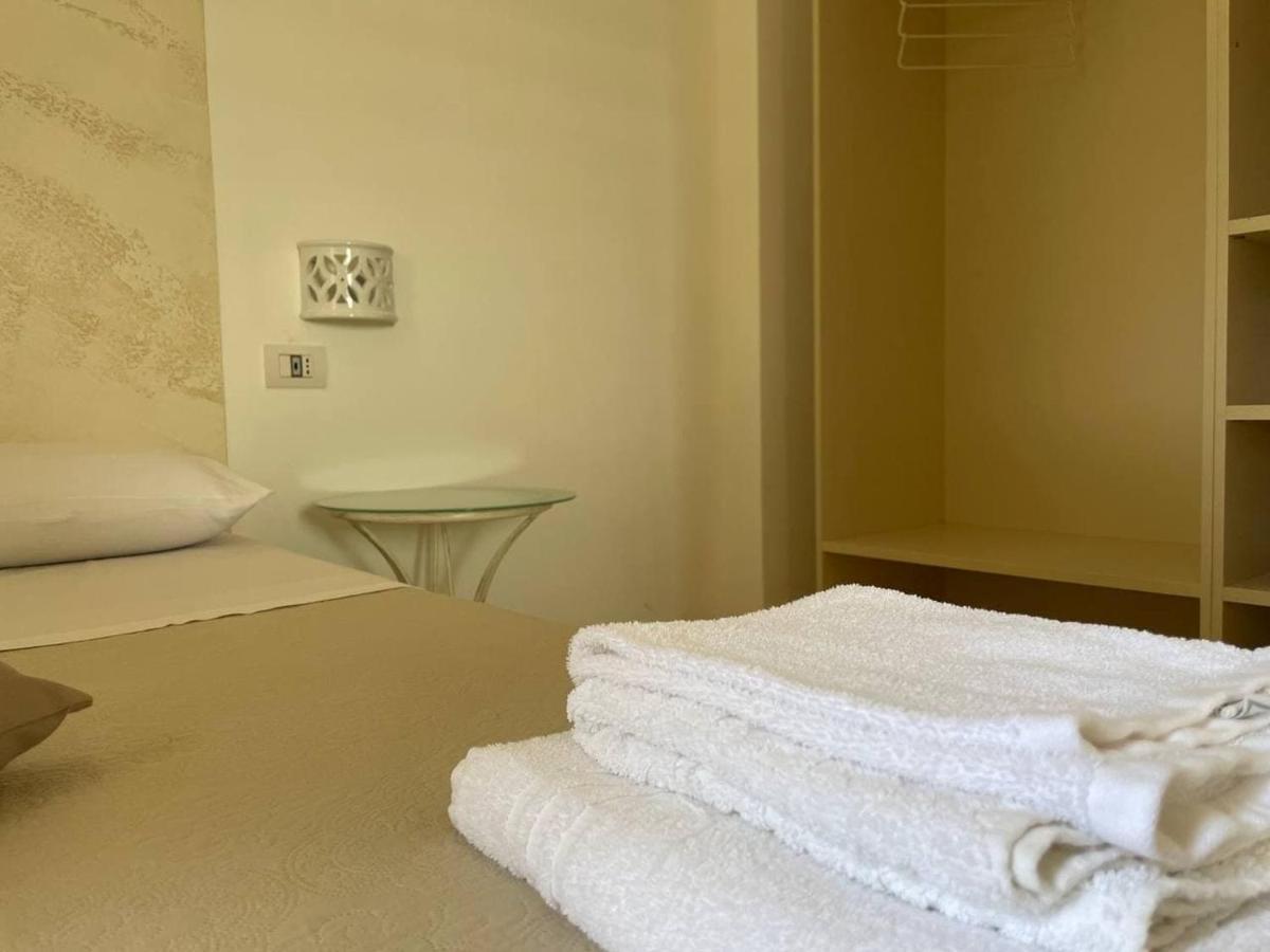 Le Stanze Di Chiara Otel Torre Lapillo Dış mekan fotoğraf